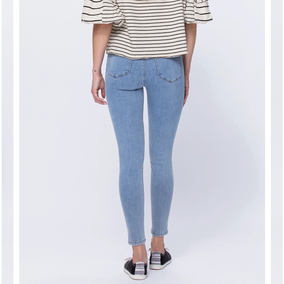 Judy Blue Mid Rise Skinny Fit Pull On Jeans, Size 13/31 - Picture 2 of 9